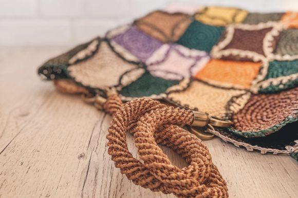 Big Bag with Raffia — crochet tote bags patterns Crochet tote bags patterns featuring a colorful raffia bag with a braided handle.