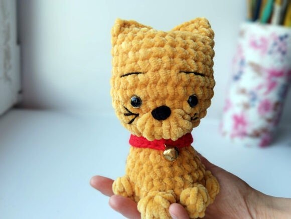 Mini Amigurumi Cat — mini amigurumi patterns Mini amigurumi cat in yellow with red collar — mini amigurumi patterns
