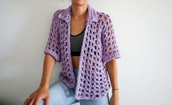 Chunky Mesh Overshirt — crochet sweater patterns Chunky Mesh Overshirt crochet sweater pattern in lavender worn over a tank top. — crochet sweater patterns