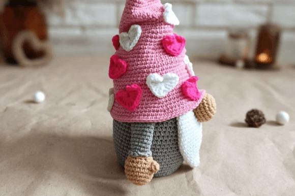 Valentine Gnome Crochet Pattern — Valentine crochet patterns Valentine crochet patterns featuring a gnome with hearts
