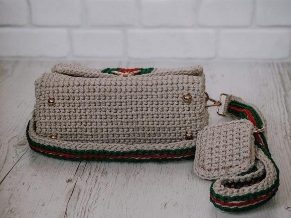 Striped Crochet Crossbody Bag — crochet crossbody bag patterns Crochet crossbody bag with stripes and hardware — crochet crossbody bag patterns