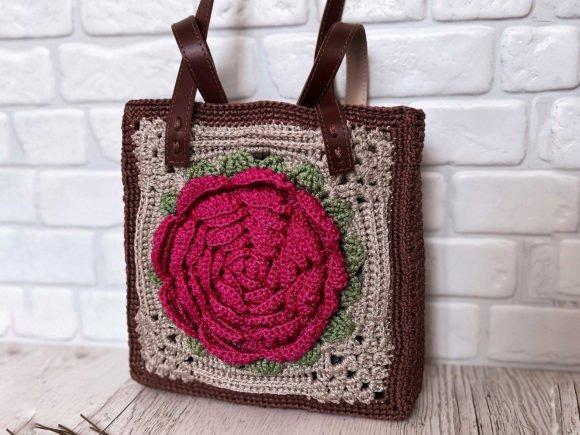 Crochet Tote Bag with Rose Design — crochet tote bags patterns Crochet tote bag with a rose design and leather straps. — crochet tote bags patterns