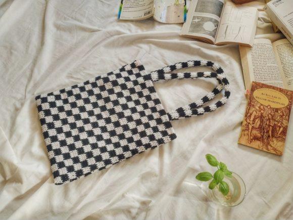 Easy Checkered Crochet Tote Bag — crochet tote bags patterns Easy checkered crochet tote bag pattern for beginners — crochet tote bags patterns