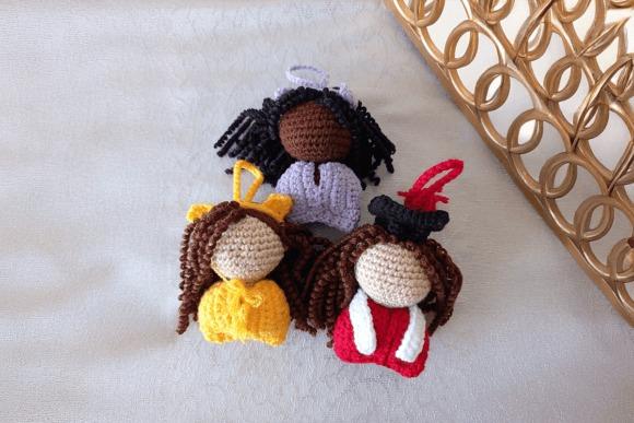 Faceless-Graduation-Doll-Crochet-Pattern-Graphics-112601862-1-1-580x387