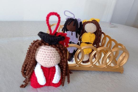 Faceless-Graduation-Doll-Crochet-Pattern-Graphics-112601862-3-580x387