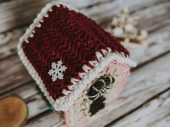 Gingerbread House Crochet Pattern — Crochet Christmas Ornaments Patterns Crochet gingerbread house ornament with red roof and snowflake detail — Crochet Christmas Ornaments Patterns
