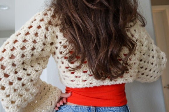 Granny Stitch Crop Sweater — crochet sweater patterns Cropped granny stitch crochet sweater worn with high-waisted jeans — crochet sweater patterns