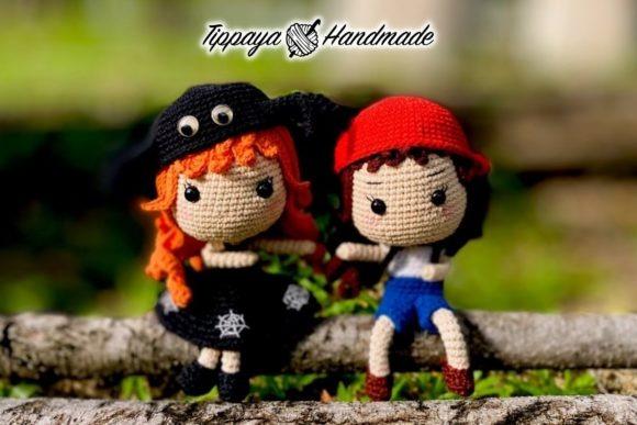 Halloween Twin Set — Crochet Halloween Patterns Crochet Halloween Twin Set featuring two dolls in costumes. — Crochet Halloween Patterns