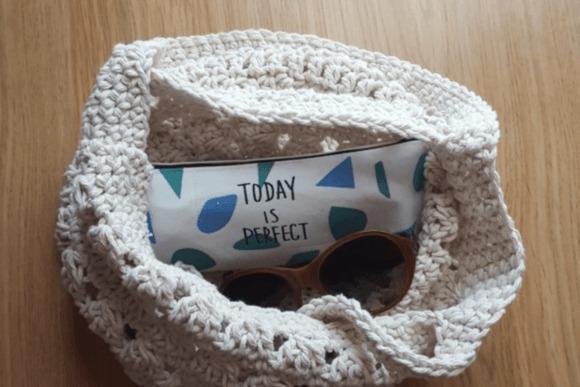 Crochet Market Bag — crochet tote bags patterns Crochet market tote bag with sunglasses and pouch inside. — crochet tote bags patterns