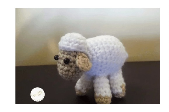 Mini Sheep Amigurumi — mini amigurumi patterns Mini sheep amigurumi in white and beige yarn — mini amigurumi patterns