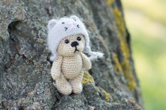 Mini Teddy Bear Crochet — mini amigurumi patterns Mini teddy bear crochet figure with a hat — mini amigurumi patterns