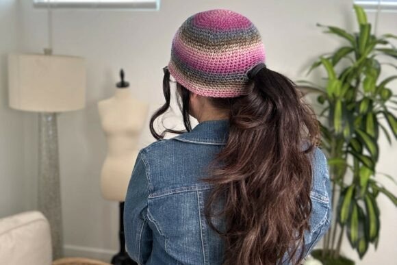 Ponytail Crochet Beanie — crochet hat patterns for every season Ponytail Crochet Beanie for cold weather — crochet hat patterns for every season