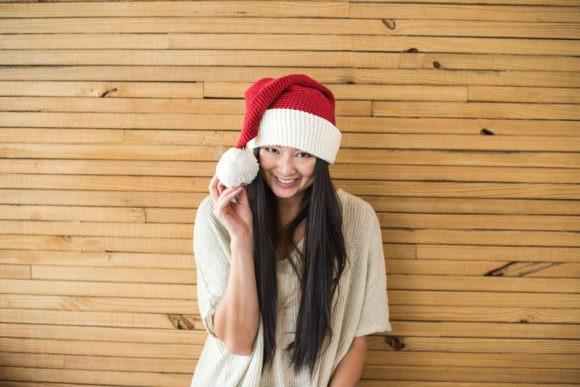 Santa Hat Crochet Pattern — crochet hat patterns for every season Crochet Santa hat with red and white design — crochet hat patterns for every season