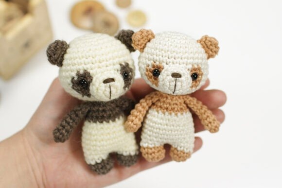 Mini Amigurumi Panda Bears — mini amigurumi patterns Mini amigurumi panda bears in hand — mini amigurumi patterns