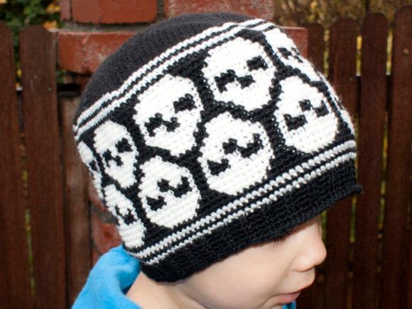 Skull Beanie Crochet Pattern — Crochet Halloween Patterns Crochet skull beanie in black and ivory colors — Crochet Halloween Patterns