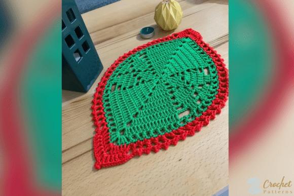 Vibrant Christmas Doily — Christmas Crochet Patterns Vibrant Christmas Doily Crochet Pattern in green and red — Christmas Crochet Patterns