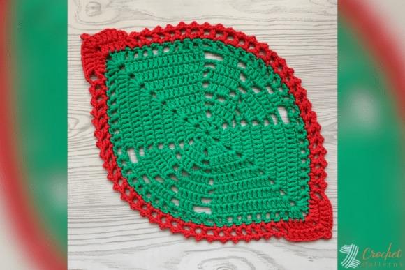 Vibrant Christmas Doily Crochet — Christmas Crochet Patterns Vibrant Christmas Doily Crochet Pattern in green and red colors — Christmas Crochet Patterns