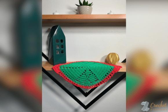 Vibrant Christmas Doily Crochet Pattern — Christmas Crochet Patterns Vibrant Christmas Doily Crochet Pattern in green and red — Christmas Crochet Patterns