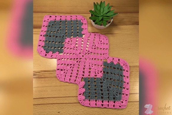 Crochet Table Runner — things to crochet for creative handmade Things to crochet for creative handmade projects including a crochet table runner.