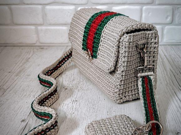 Crochet Bag with Stripes — crochet bag patterns Crochet bag with striped design and coordinating strap. — crochet bag patterns