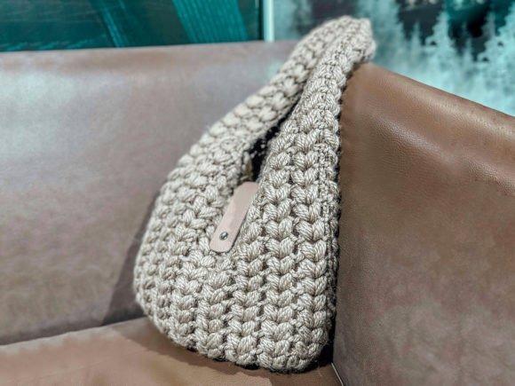 Cozy Shoulder Bag — crochet bag patterns Cozy shoulder bag made with crochet bag patterns