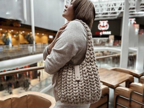Cozy Shoulder Bag — crochet bag patterns Cozy shoulder bag made with crochet bag patterns