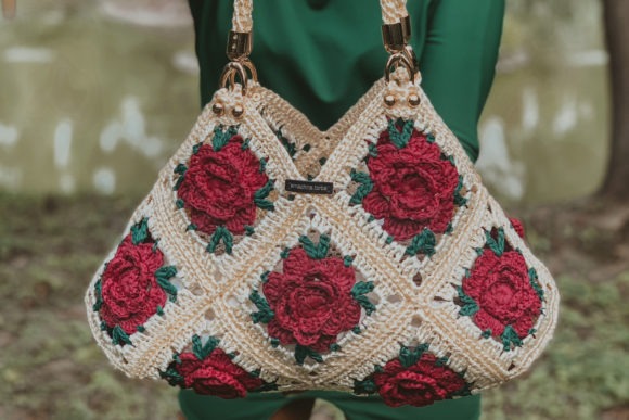 Granny Square Crochet Bag — crochet bag patterns Granny square crochet bag with floral motifs in red and green — crochet bag patterns
