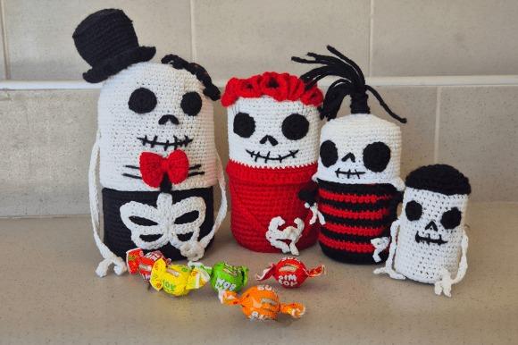 Halloween Crochet Skeleton Nesting Dolls — Halloween amigurumi patterns Halloween crochet skeleton nesting dolls in various sizes with candy — Halloween amigurumi patterns