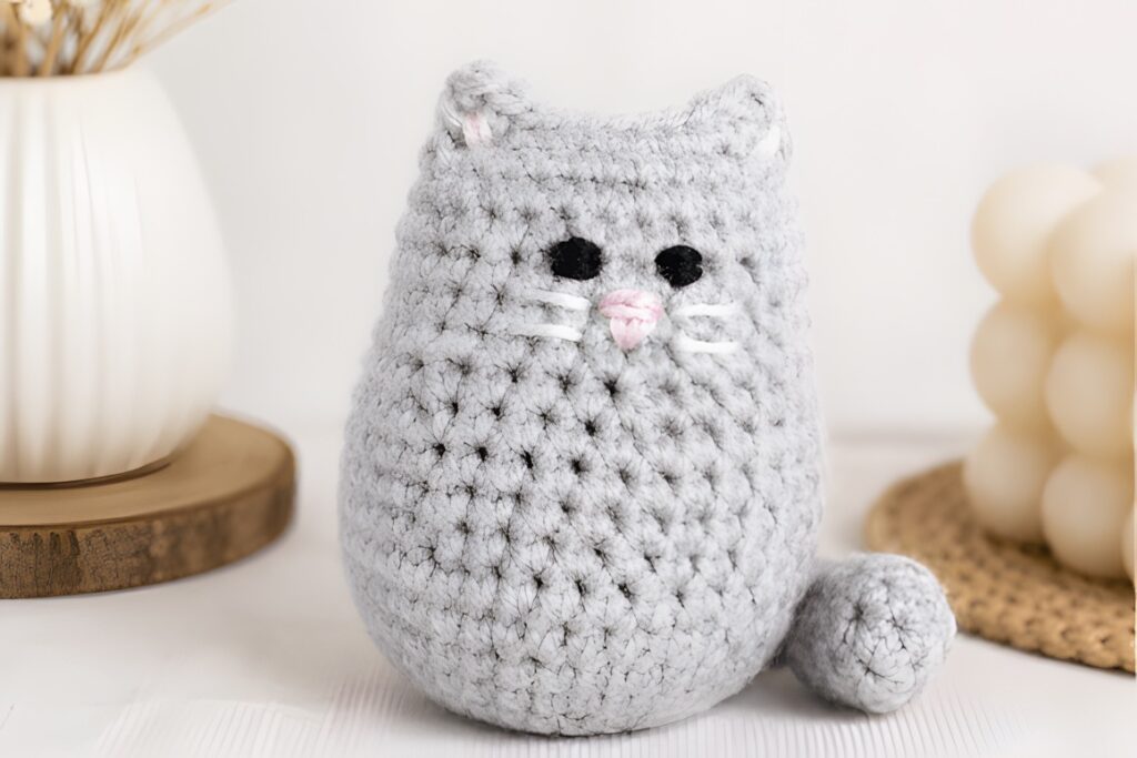 Small Crochet Projects: Little Cute Kitty Amigrumi Pattern