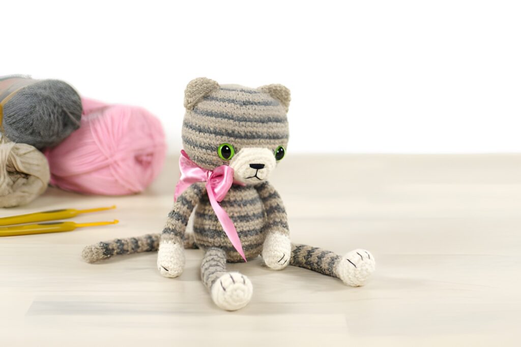 Small Crochet Projects: Stripy Cat pattern with yarn and crochet hooks