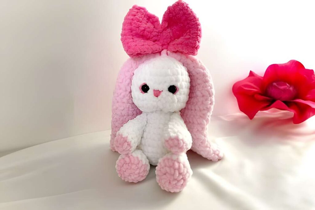 Cute Bunny Crochet Pattern featuring a pink bow, ideal for amigurumi crochet patterns.