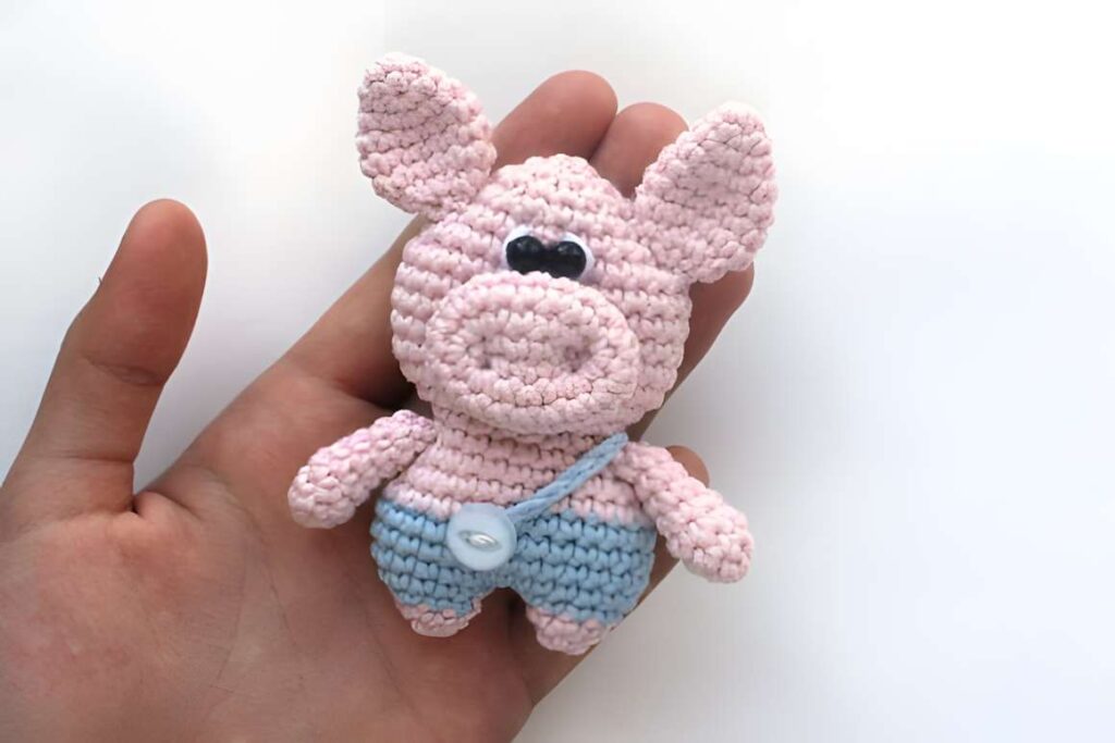 Amigurumi crochet pig pattern, perfect for craft fairs and broader inventory. — amigurumi crochet patterns
